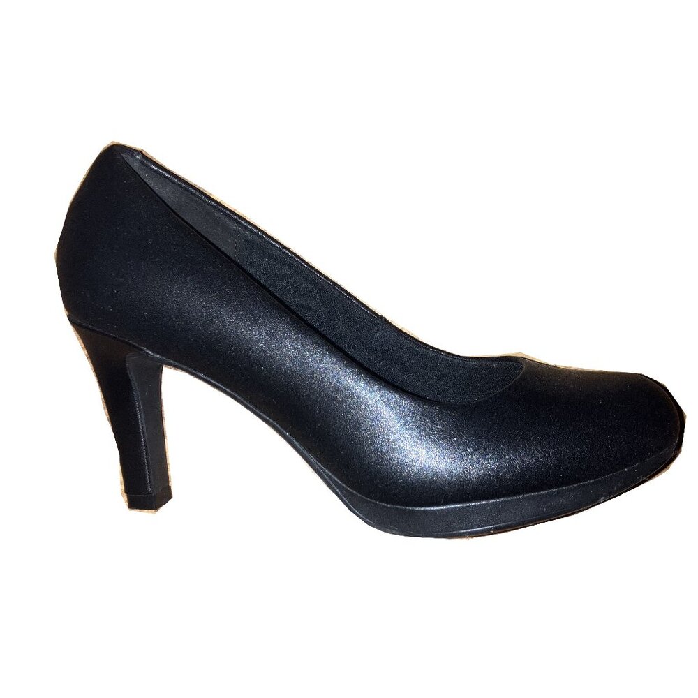 Clarks Ultimate Comfort Collection black pumps